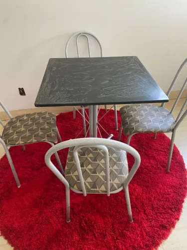 MESA JANTAR COM TAMPO EM GRANITO. 