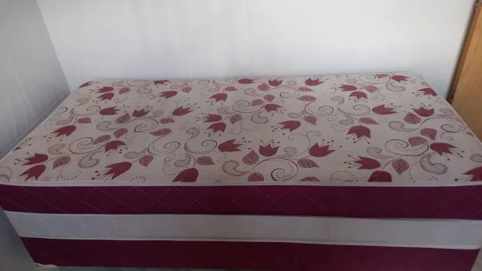 Cama box semi nova pouca usada !!!