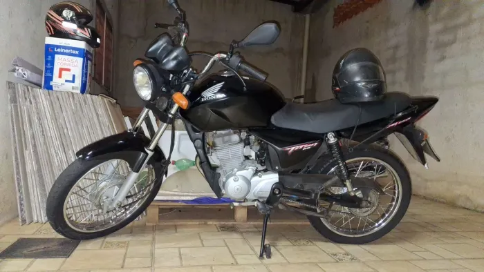 CG TITAN 150 PRETA * ZAP