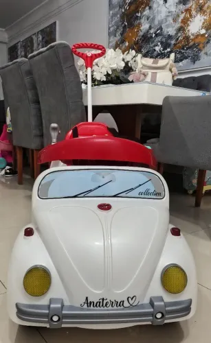 Carrinho de passeio pedal fusca com empurrador, menino e menina Calesita