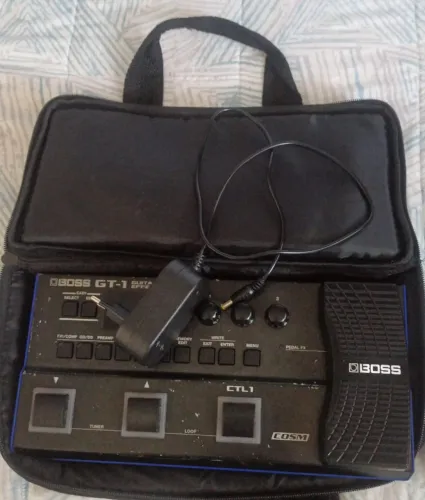 pedaleira multiefeitos BOSS GT-1 para guitarra