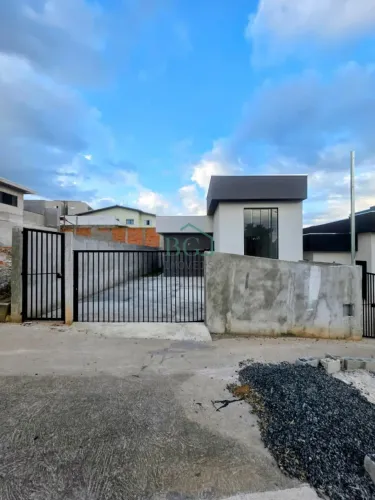 Excelente casa recém construída á venda no bairro Jardim Caldense em Poços de Caldas MG.