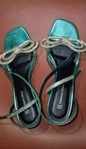 Linda sandália para ocasiões que pede elegância, formatura, casamento, aniversário, festas