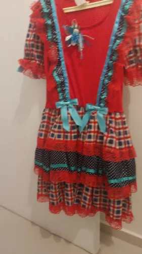 Vestido caipira serve ate 12 anos