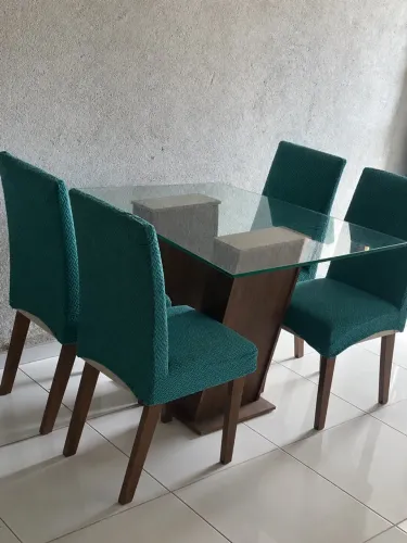 Mesa com 4 cadeiras