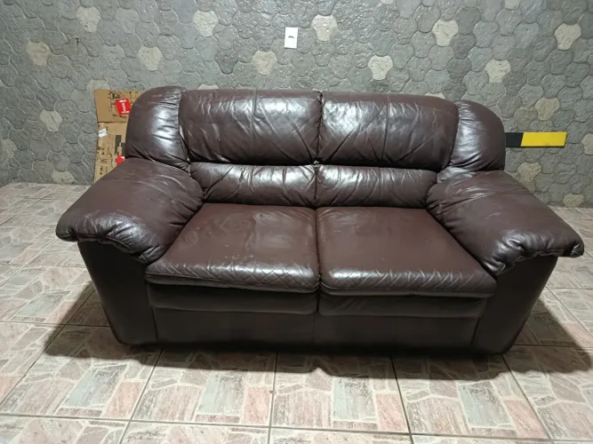 Sofá de couro Minuano marrom