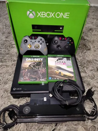Xbox one, dois controles, Kinect e dois jogos