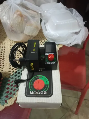 Pedal mooer radar completa na caixa e todas as tags.