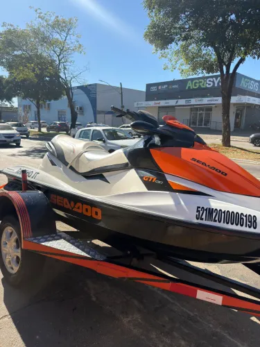 VENDO JETSKY PRA IR EMBORA RÁPIDO 