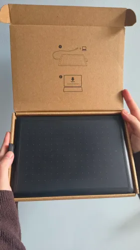 Mesa Digitalizadora One By Wacom, CTL672, Média, Preto e Vermelho