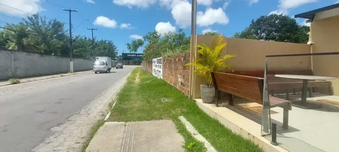 Imóvel para venda possui 600 metros quadrados em Antares - Maceió - AL