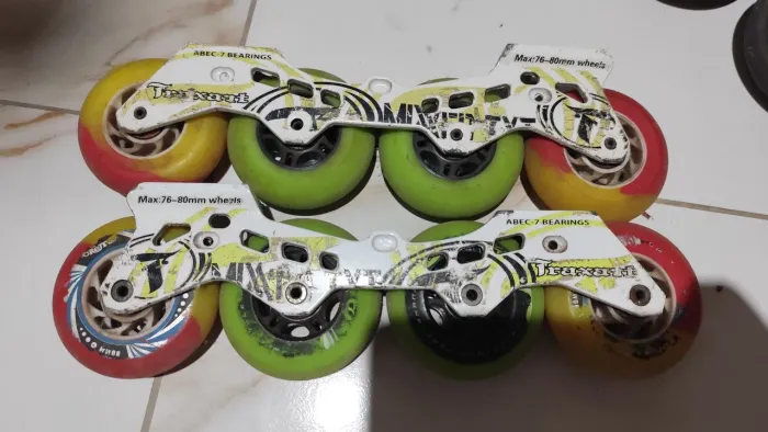 Base com rodas para patins.