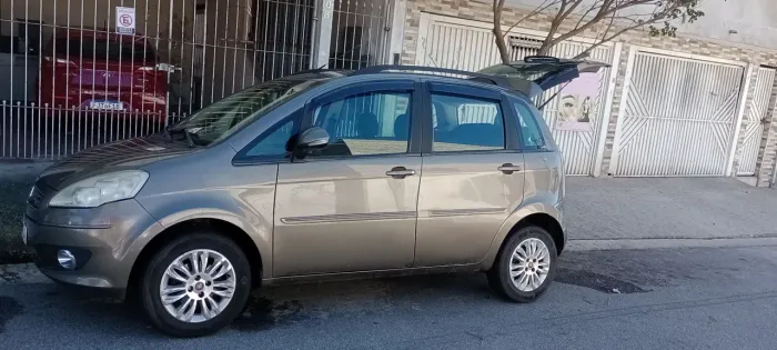 Fiat Idea Attractive 1.4 Fire Flex 8V 5P 2012