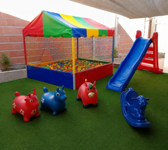 Piscina de bolinhas, área baby 