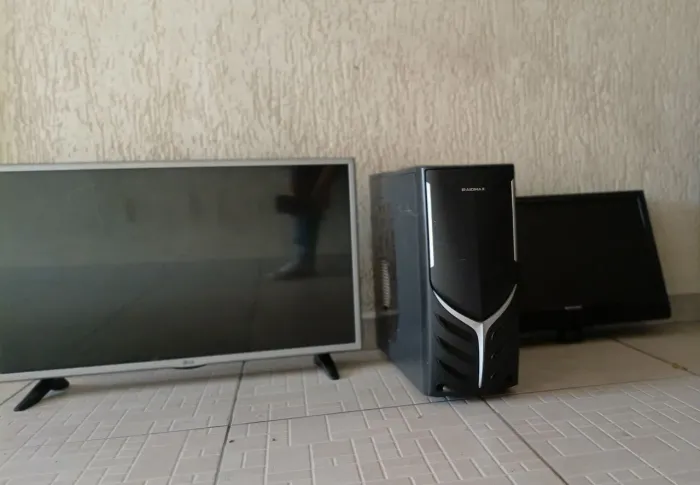 Computador, Tela 21polegadas e TV 32polegadas