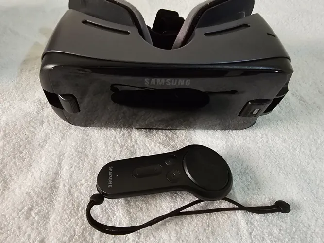 Óculos de Realidade Virtual Samsung Gear VR SM R325 com Controle Original e Caixa