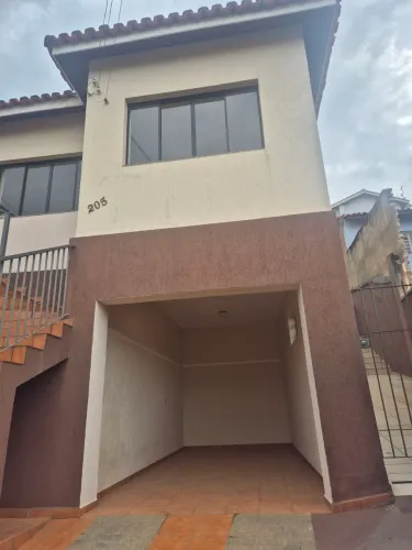 Sobrado Centro de Atibaia para locação residencial ou comercial