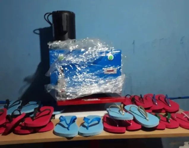 Vendo uma fábrica de chinelos