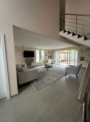 Excelente casa em condomínio com 3 dormitórios, suíte e churrasqueira