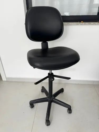 VENDO CADEIRA DE ESCRITÓRIO (AMORTECEDOR ALTO)