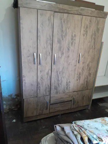 Guarda Roupa 4 pts apenas 200,00 reais
