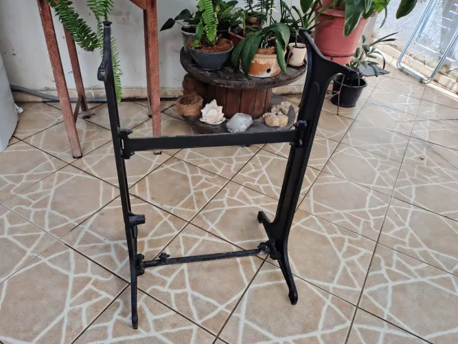 Pé de máquina ( ferro) 