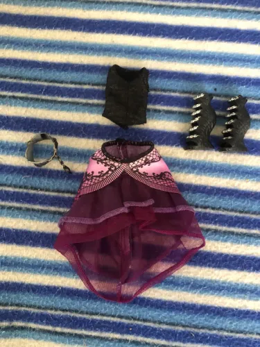 Roupa e acessorios Raven Basica - Ever After High