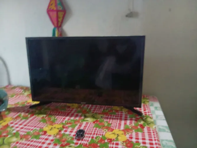 Vendo TV Samsung 32, obs: a tela está queimada.