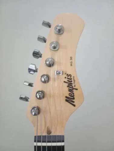 Vendo guitarra semi nova Memphis Mg 30