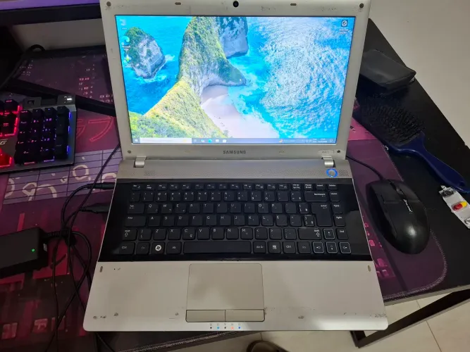 Notebook Samsung Intel i3 6gb RAM RV411Laptop