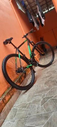 Bike aro 29 alumínio pneu traseiro praticamente zero pastilhas boas passador shimano