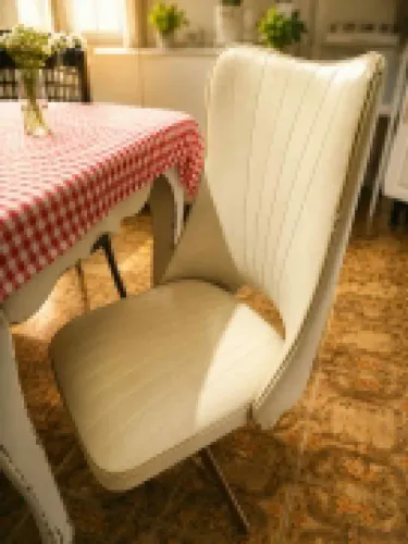 Cadeira vintage com design elegante e muito conforto.