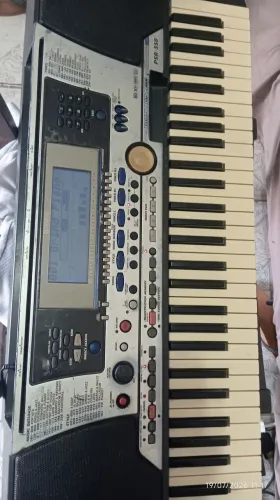 Teclado Yamaha PSR 550