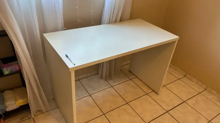 Mesa de estudos trabalho branca resistente