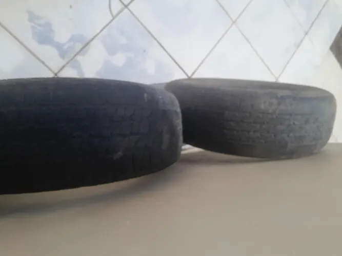Vendo 02 Pneus