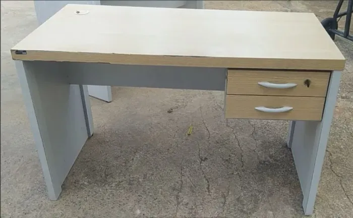 Mesa de escritório em MDF com duas gavetas | Somente retirada em mãos
