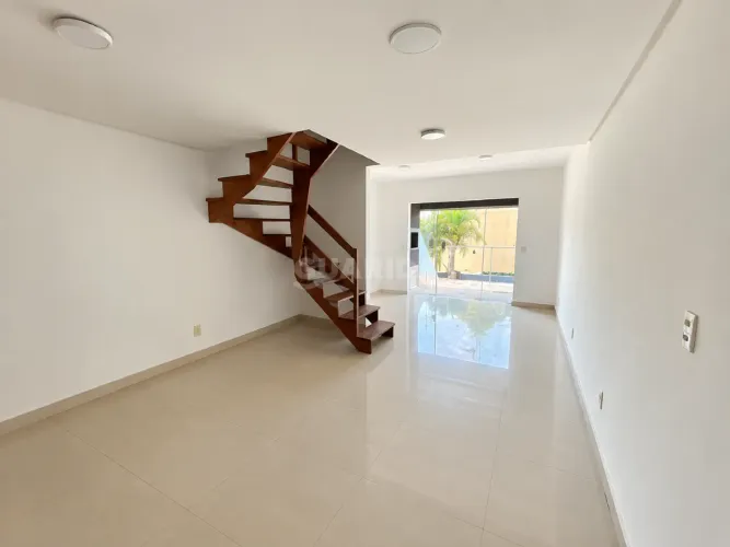 Casa com 3 dormitórios no bairro Ipanema!