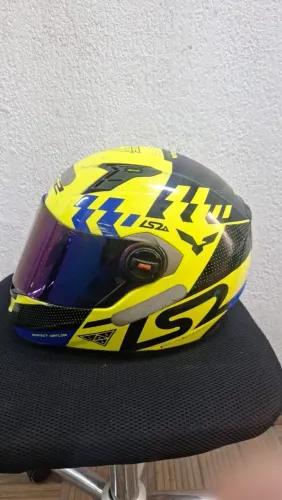 CAPACETE LS2 AMARELO - R$ 500,00