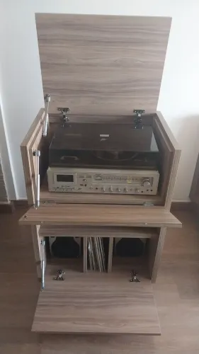 Toca discos vintage SHARP COM ARMÁRIO