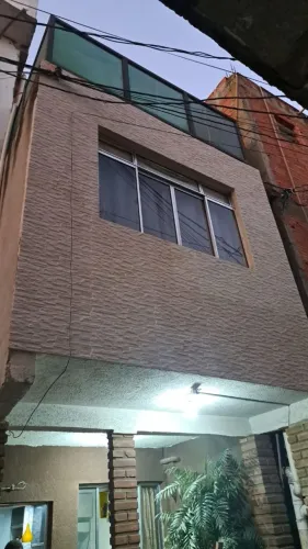 Vendo casa água branca com barra funda é viela porém entra carro não tem garagem..