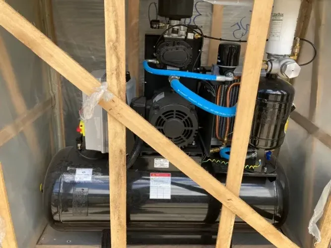 Compressor de Ar Rotativo de Parafuso SRP 3015 Compact III 15HP 9Bar 200L