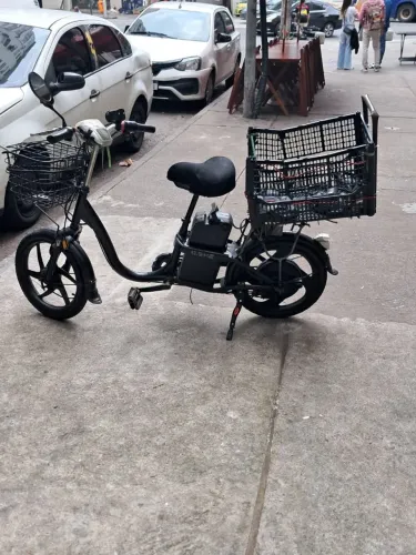 Bicicleta elétrica Leve