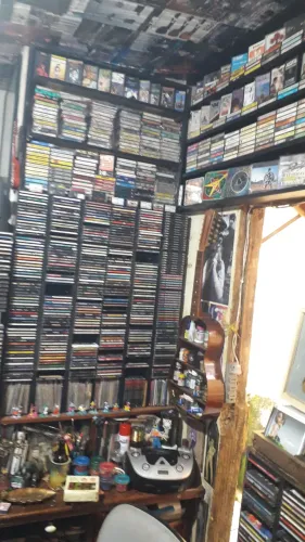 CDs , DVDs  e fitas k7 