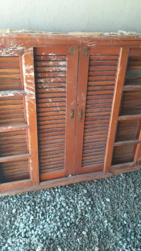 Janela de madeira veneziana 120 por 1 m