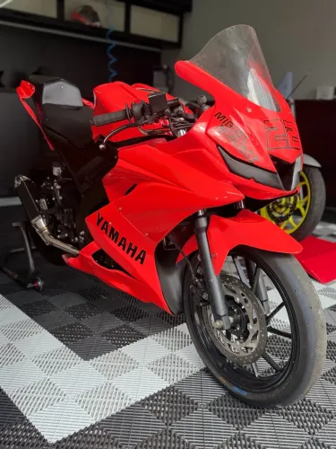 R15 pista zera
