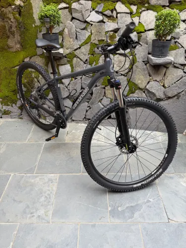 Cannondele trail 6 zero km .