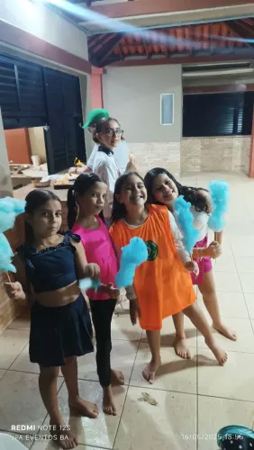Carrinho de algodão doce ao vivo na sua rua