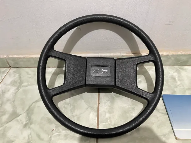 Volante zero original Chevrolet monza , raro estado 