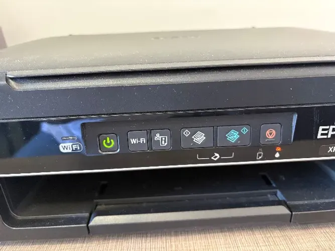 Impressora Multifuncional Epson XP - 214 - ligando - não imprimi - no estado - leia