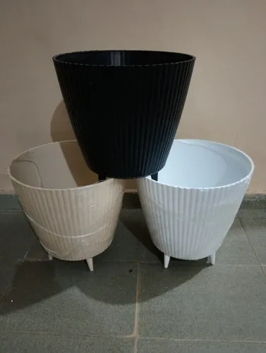 vaso canelado com pezinhos grande